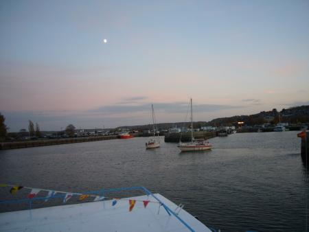 le port sous le coucher de soleil